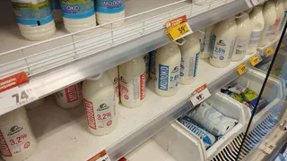 Жителям Рязани объяснили, от чего зависит цена на молоко в магазинах