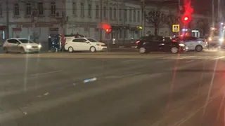 На площади Ленина произошла серьезная авария: столкнулись три машины