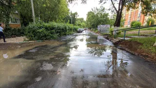 Благоустройство Севастопольской аллеи: на улице Черновицкой образовалось море