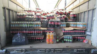 Челябинские таможенники пресекли масштабный ввоз немаркированной газировки: изъято 115 тысяч бутылок