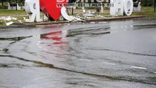 В Фокино сильный ветер снёс инсталляцию