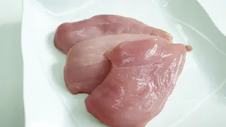 "В составе сплошная химия вместо мяса": в Роскачестве назвали худший бренд филе цыпленка