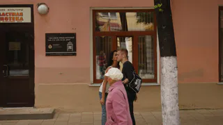 Рязанцы охотно целуются с незнакомкой на улице