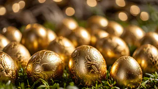 Ярче, чем от луковой шелухи: этот овощ окрасит яйца в золотой — пасхальные яйца произведут фурор среди знакомых