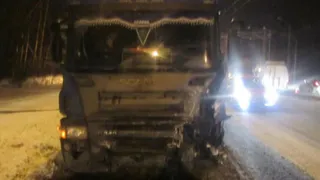 На трассе М5 столкнулись два грузовика. Видео с места аварии