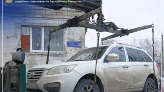 В Татарстане должник играл в прятки с приставами, но его выдала машина у дома 