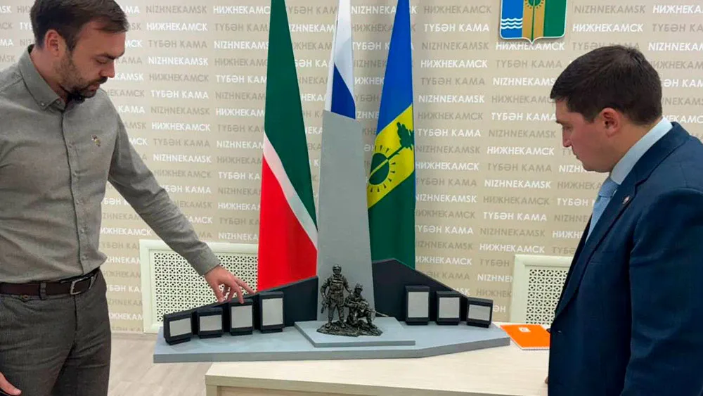 Радмир Беляев осмотрел эскиз будущего мемориала, посвященного участникам СВО