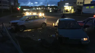 На проезде Яблочкова столкнулись ВАЗ-2112 и Lada XRAY