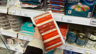 Вчиталась в состав — больше не беру крабовые палочки без этих букв: вот на что важно обращать внимание