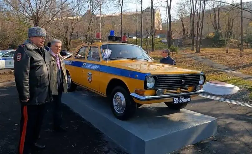 Легендарному автомобилю ГАИ поставили памятник