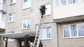 Во Владимире спасли пенсионерку, угрожавшую спрыгнуть из окна