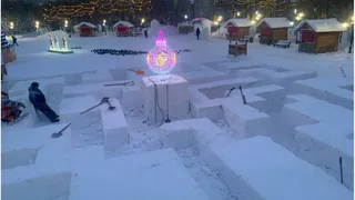 В Коми вандалы повредили новогодний лабиринт до его открытия