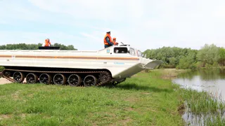 Рязанские спасатели получили на службу гусеничную амфибию