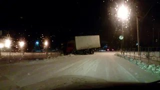 ДТП под Рязанью - грузовик врезался в дорожное ограждение