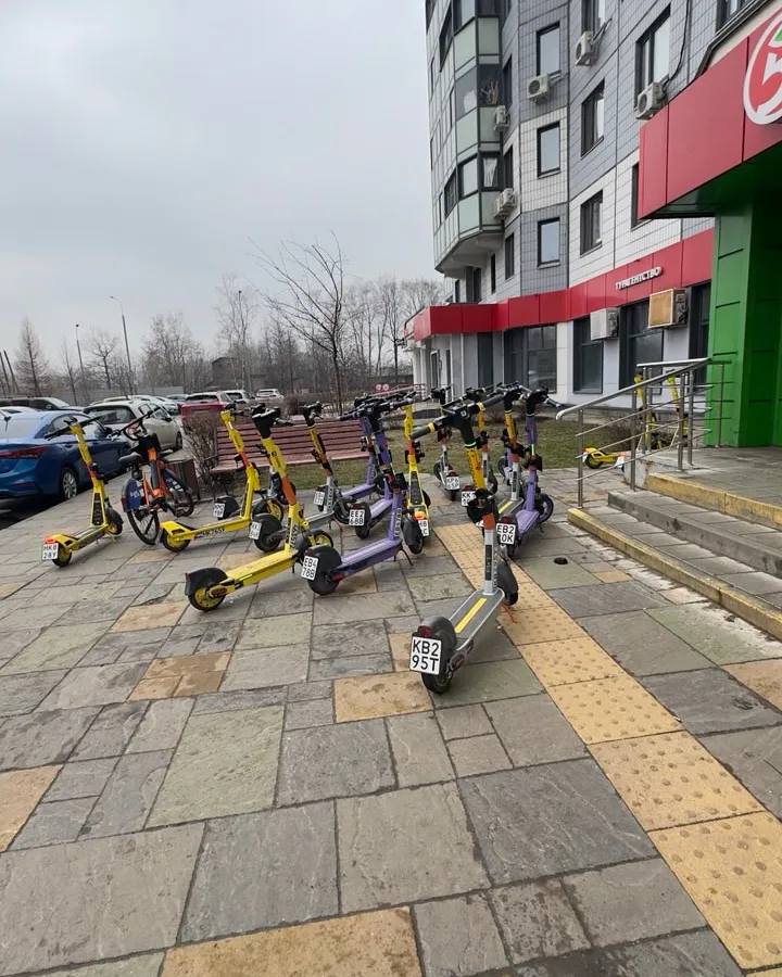 Верховный суд поставил точку в споре: теперь предельно ясно, кто прав на тротуаре - самокатчик или пешеход