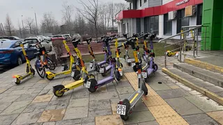 Верховный суд поставил точку в споре: теперь предельно ясно, кто прав на тротуаре - самокатчик или пешеход