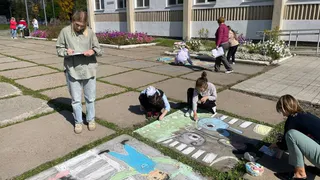 В Магнитогорске состоялся традиционный конкурс рисунков на асфальте "Пешеходу – зелёную улицу!"