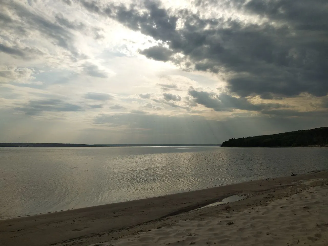 Липкие взгляды и вонючая вода: назван топ худших российских курортов