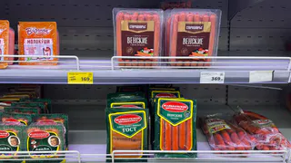 Можно смело покупать – там есть мясо: специалисты Роскачества назвали лучшие марки сосисок и сарделек