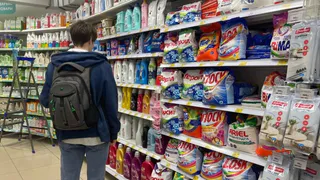 Стоят копейки, а стирают даже лучше элитных: 5 лучших стиральных порошков по версии Роскачества