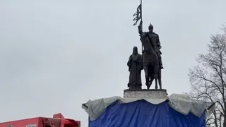 В областном центре завершается ремонт памятника князю Владимиру и святителю Феодору