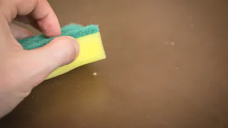 3 ложки на губку — и ванна станет белее снега, засияет даже в темноте: ни налета, ни ржавчины — проверенный хозяйками простой лайфхак