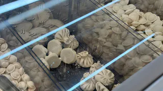 Перемолотые рога и копыта, мяса нет: в Роскачестве назвали худшие марки пельменей