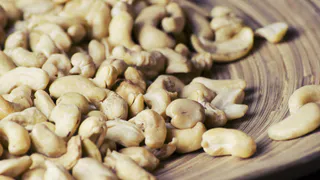 Ученые выяснили, какой орех самый полезный — не миндаль, не арахис и в 2 раза полезнее грецкого