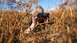 В Рязанской области плетут маскировочные сети для бойцов СВО