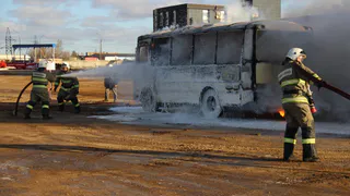 Взорвали автобус, ликвидировали террористов и разминировали автомобиль: как прошли совместные учения ОМОН и МВД. Небольшой фоторепортаж