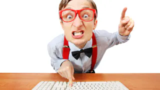 Это не шутки: за оскорбление власти и фейковые новости грозят штрафы