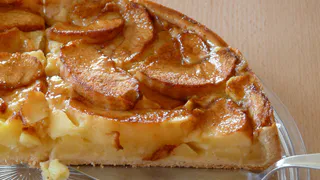 "Всего 3 стакана": этот ленивый яблочный пирог в 100 раз лучше, чем шарлотка  — попробуйте и убедитесь сами