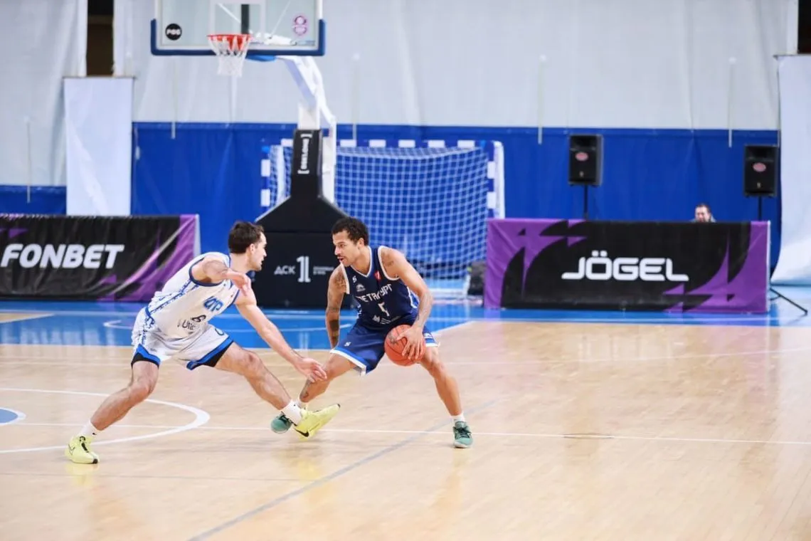 «Металлург» уступил сургутской «Югре» в выездном матче, не справившись с давлением