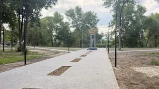В Клинцах продолжается благоустройство сквера на улице Демьяна Бедного