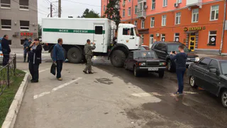 В Рязани фургон УФСИН наехал на Жигули... в прямом смысле