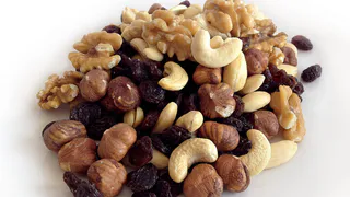 Этот орех в 2 раза дешевле и полезнее миндаля – стоит копейки и продлевает жизнь