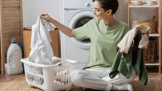 Вещи на выброс: названа ошибка, которую многие делают при стирке