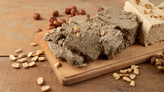 Названа самая полезная сладость - не зефир и даже не пастила. Богата витаминами, минералами и питательными жирами