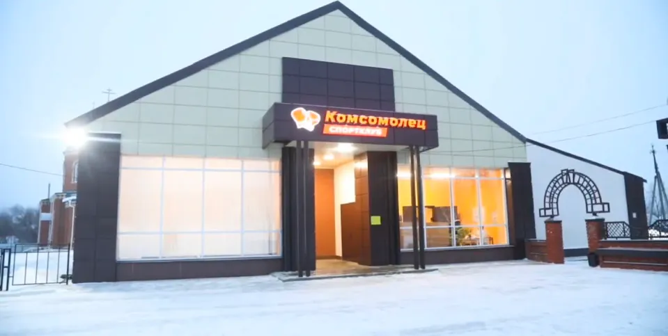 Олег Мельниченко рассказал о ремонте спортивного клуба «Комсомолец» в Камешкирском районе