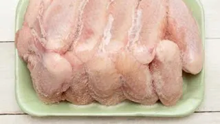 Курятину перед заморозкой лучше посолить
