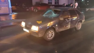 На улице Новосёлов 26-летний водитель ВАЗа сбил двух пешеходов