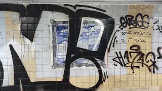 Советскую мозаику в переходе у "Барса" испортили окончательно