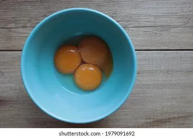 Акцент на яичные желтки