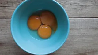 Акцент на яичные желтки