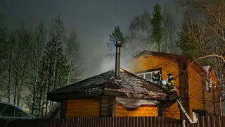 В Коми пожарные за сутки вывели из огня восемь человек