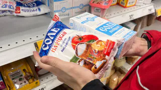 Соль скупаю по 5 пачек сразу - без нее в хозяйстве никуда: 6 лайфхаков, в которых она главная помощница