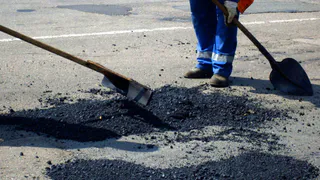В Нижнекамске начали делать ямочный ремонт дорог