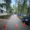 В Коми автомобиль сбил юную велосипедистку во дворе