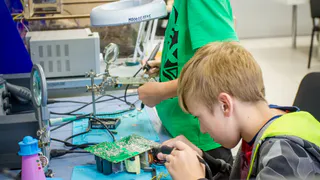 Учебные классы во всех районах города! Запиши своего ребенка в “Робошколу”!