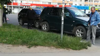 На улице Новосёлов столкнулись две иномарки